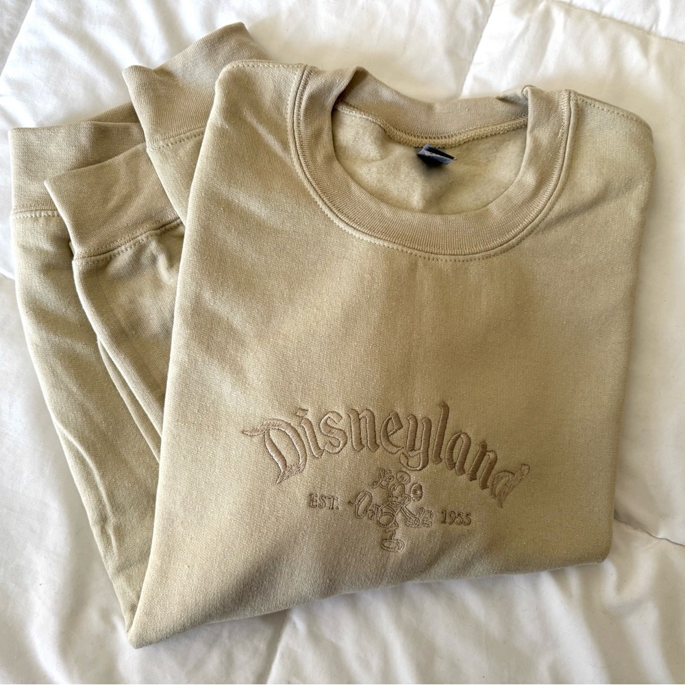 Disneyland Custom Embroidered Sand Sweatshirt - M